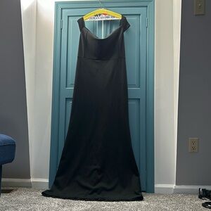 Beautiful Black Dress with zipper back. Size XXL